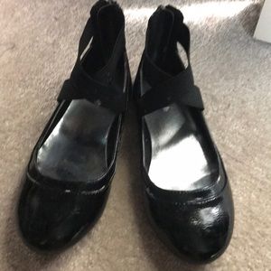 Girl’s dress shoes
